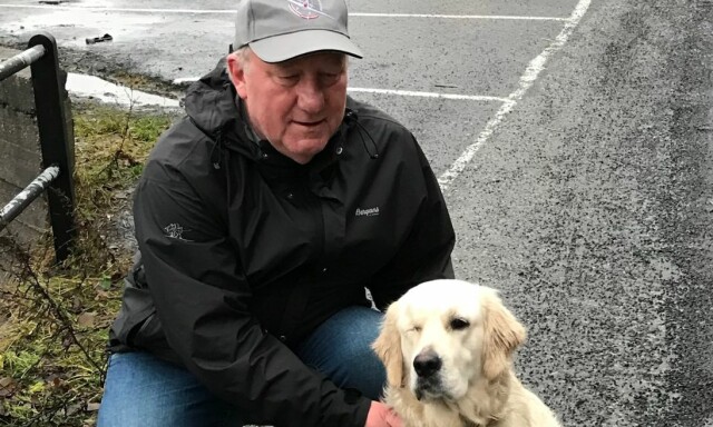 image: Jan Einar (55) reddet hjelpeløs mann som klamret seg til brygga - takket være hunden Charley